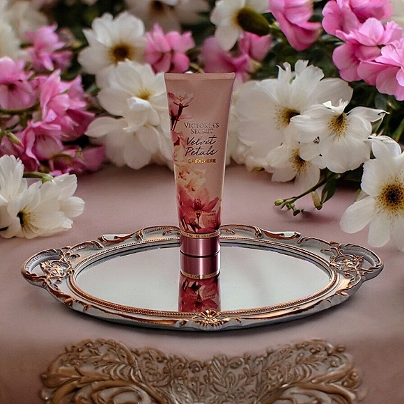 Victoria's Secret Other - 💋 Victoria's Secret Velvet Petals Cashmere Body Lotion 🌺🌷